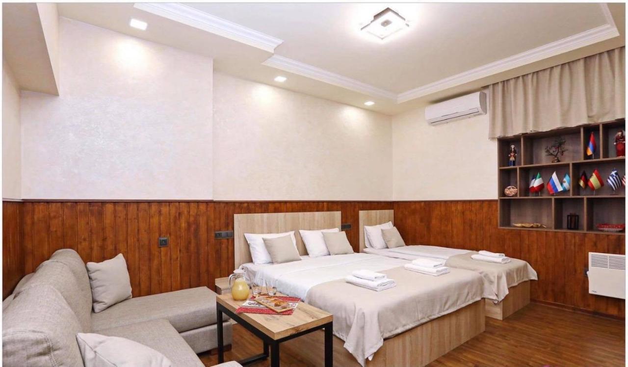 Family Mini-Hotel Martirosyan'S And Tours Jerevan Eksteriør billede