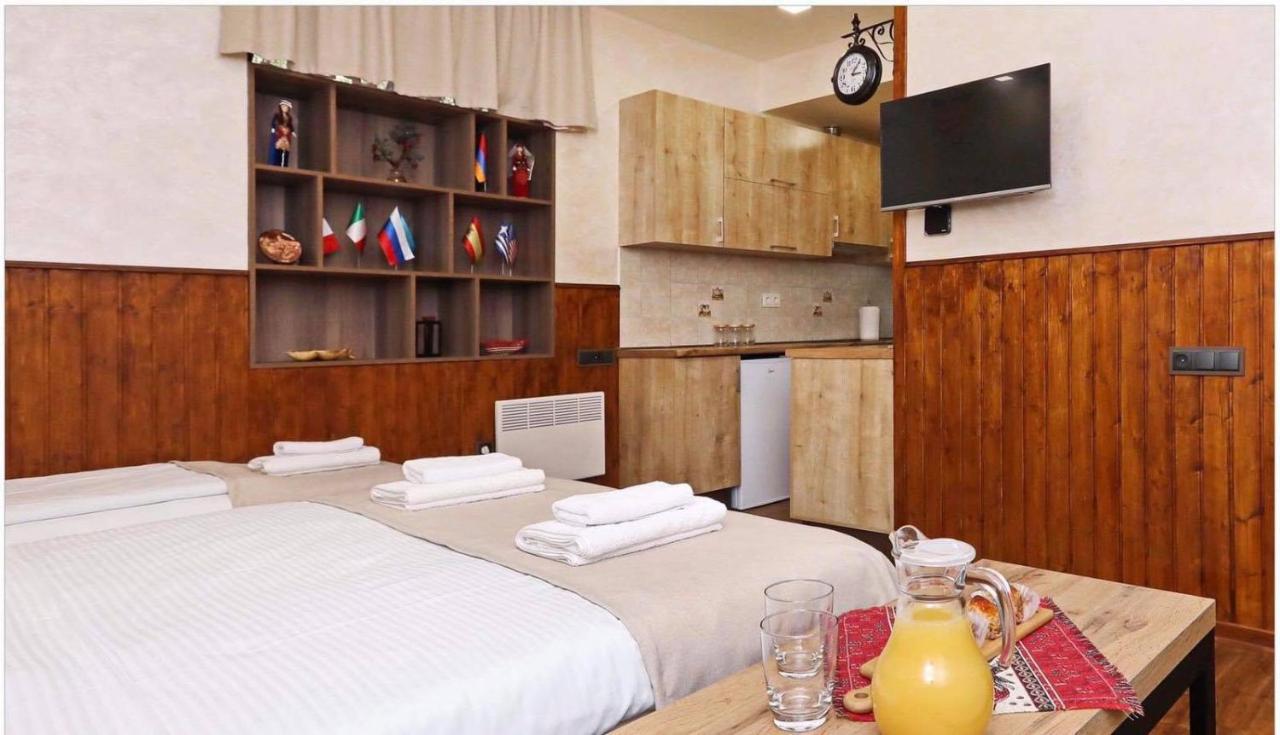 Family Mini-Hotel Martirosyan'S And Tours Jerevan Eksteriør billede