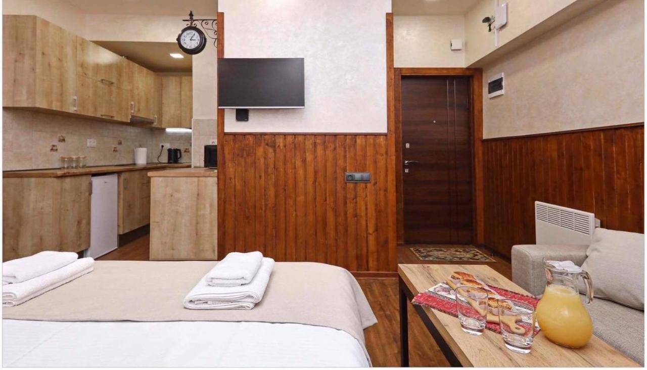 Family Mini-Hotel Martirosyan'S And Tours Jerevan Eksteriør billede