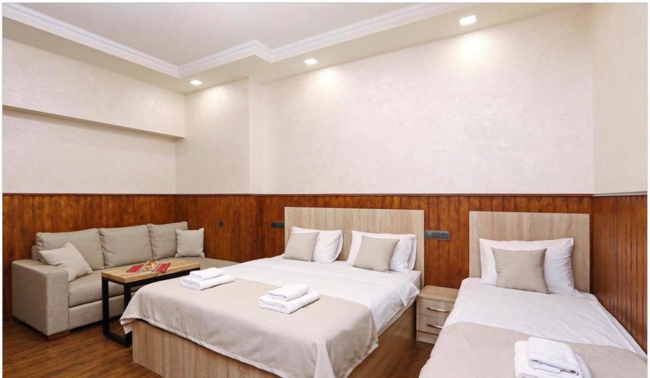 Family Mini-Hotel Martirosyan'S And Tours Jerevan Eksteriør billede