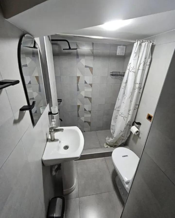 Family Mini-Hotel Martirosyan'S And Tours Jerevan Eksteriør billede