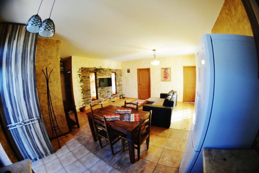 Family Mini-Hotel Martirosyan'S And Tours Jerevan Eksteriør billede