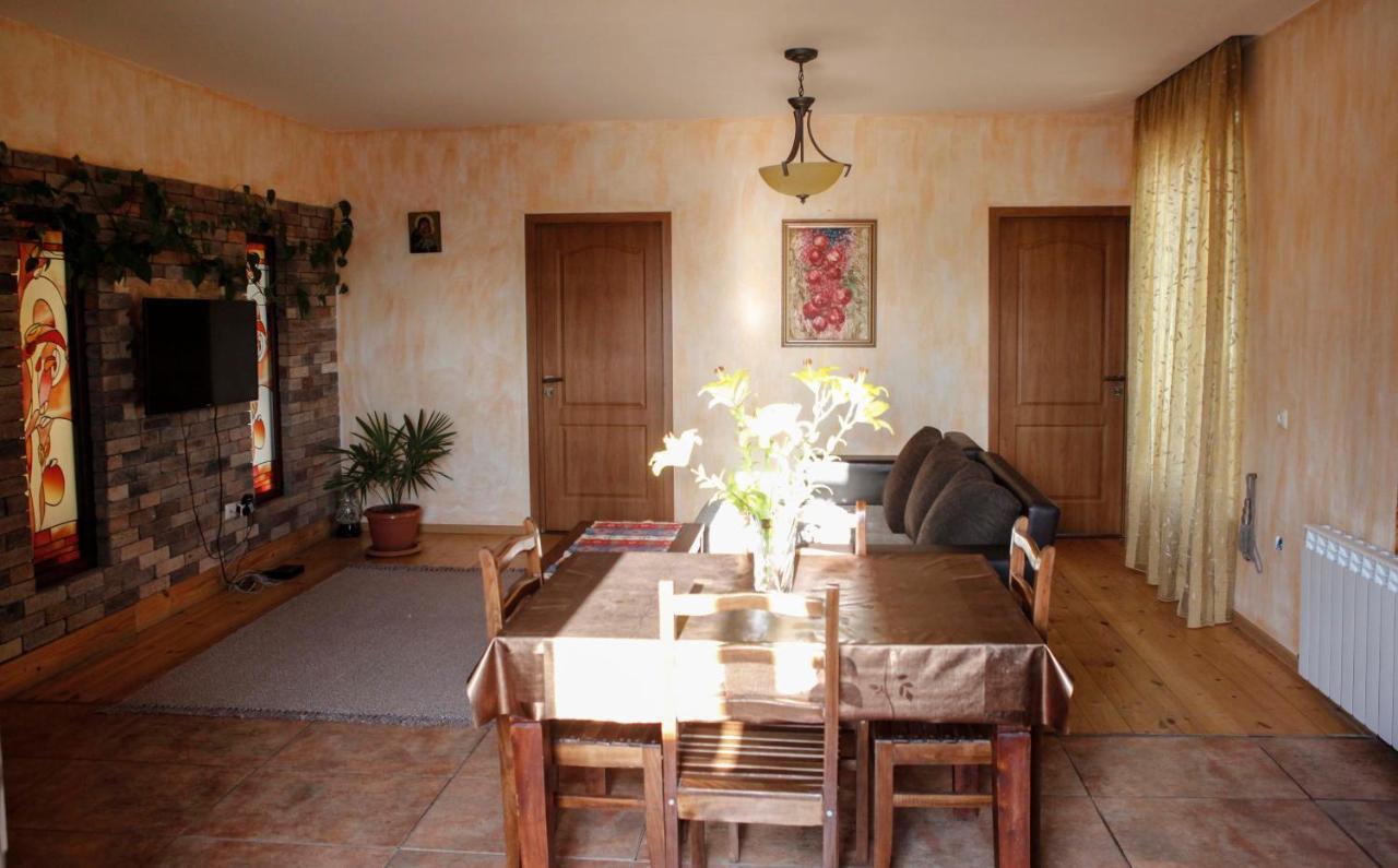 Family Mini-Hotel Martirosyan'S And Tours Jerevan Eksteriør billede