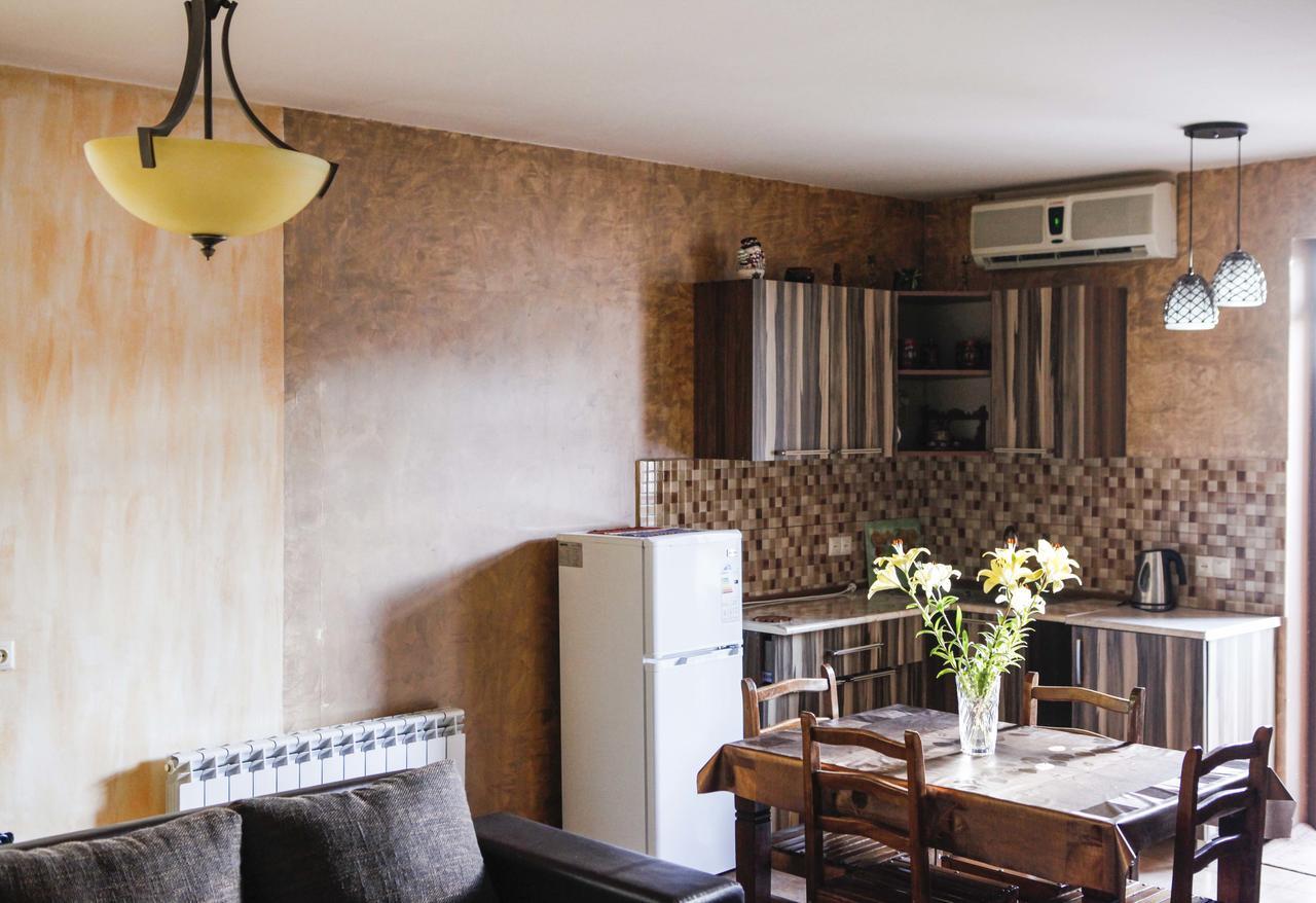 Family Mini-Hotel Martirosyan'S And Tours Jerevan Eksteriør billede