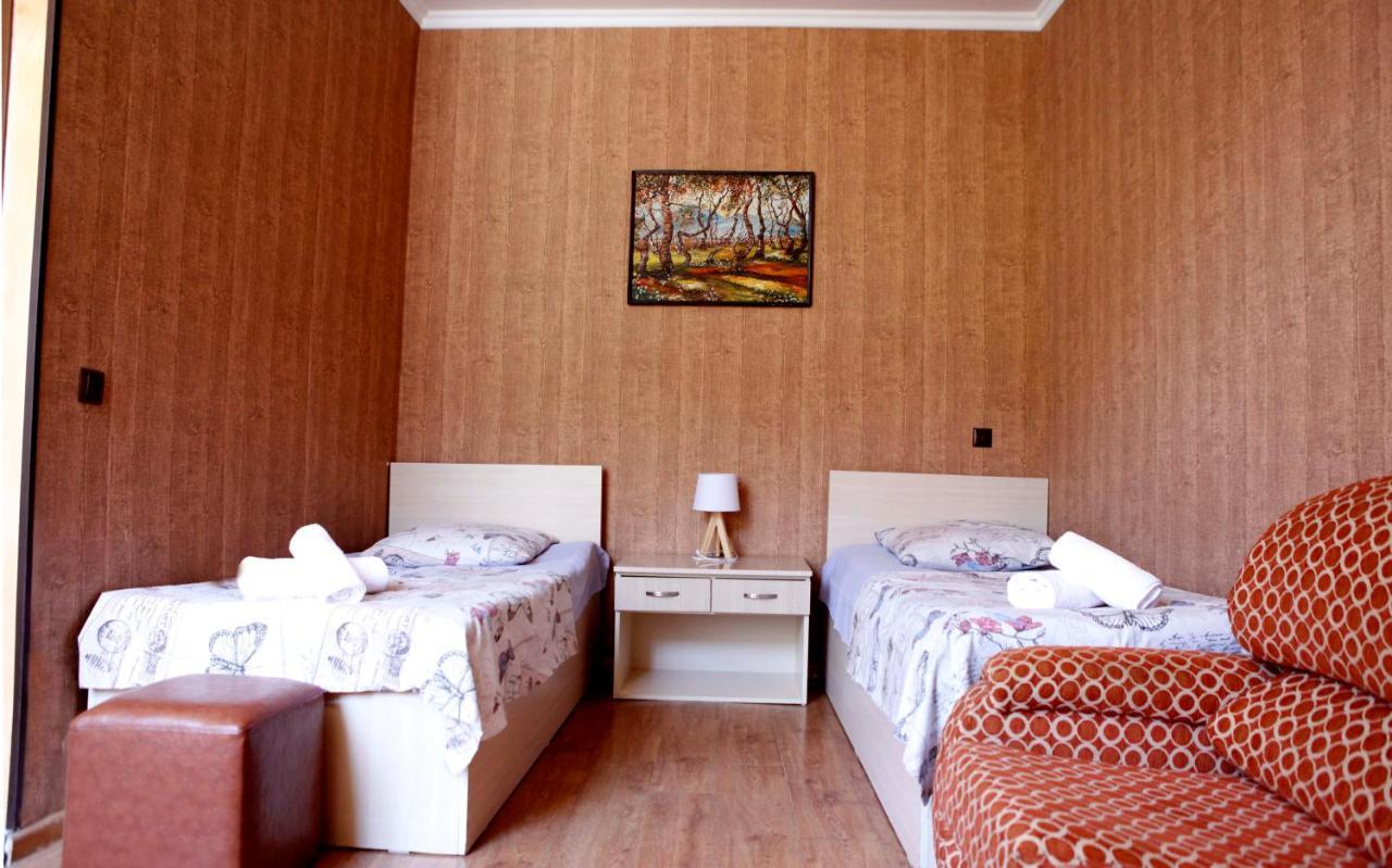 Family Mini-Hotel Martirosyan'S And Tours Jerevan Eksteriør billede